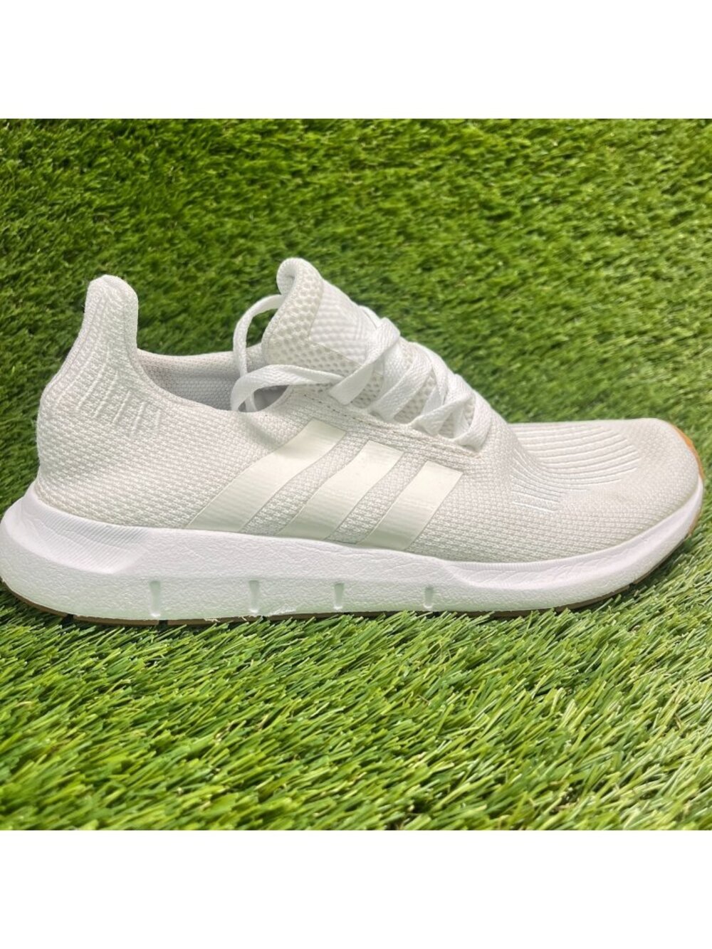 Adidas Swift Run Mens Size 8 White Athletic Running Walking Shoes Sneakers